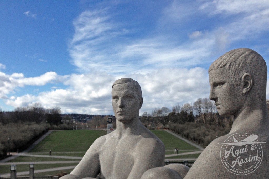 Vigeland Park em um dia ensolarado de abril - Oslo