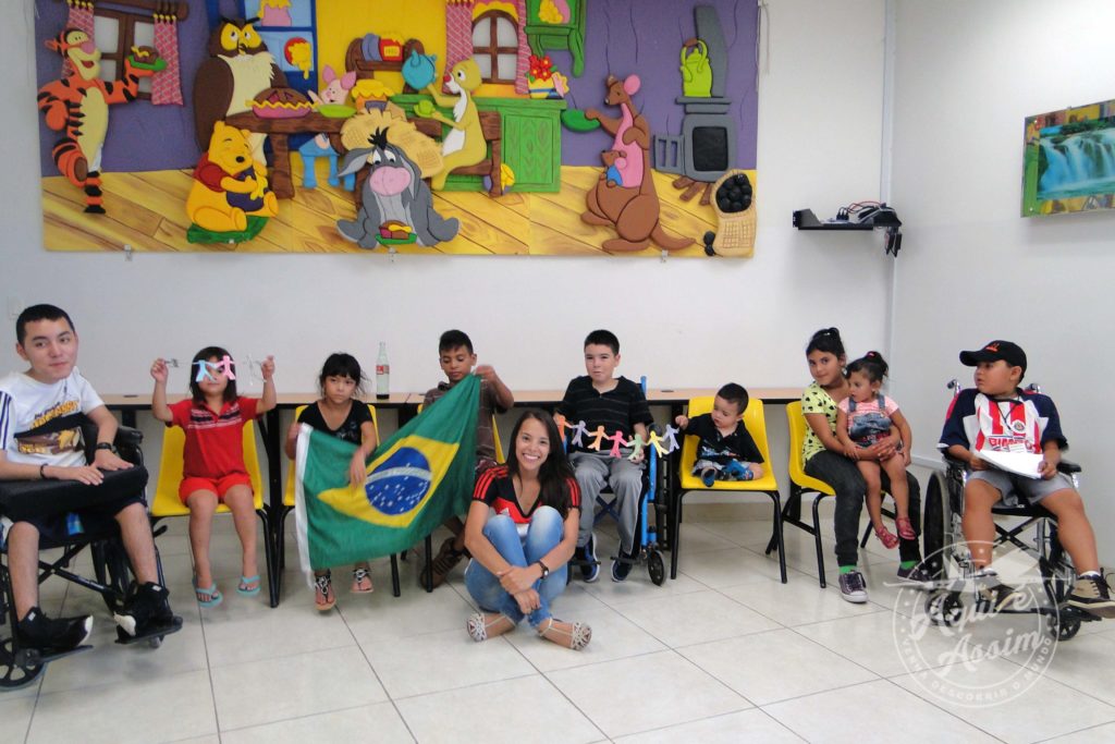 Ensinando a cultura do Brasil para crianças com distrofia muscular