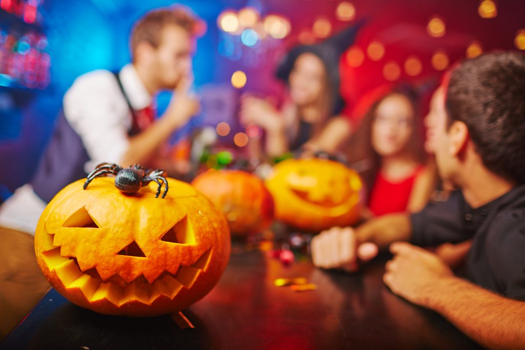 O Halloween é celebrado desde escolas até empresas